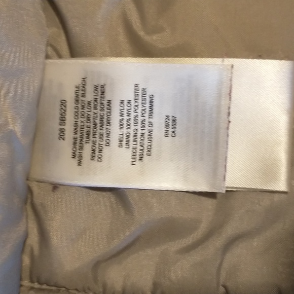 Columbia youth size 14/16 quilted winter coat with zip pockets,adjustable wrists - Picture 3 of 16